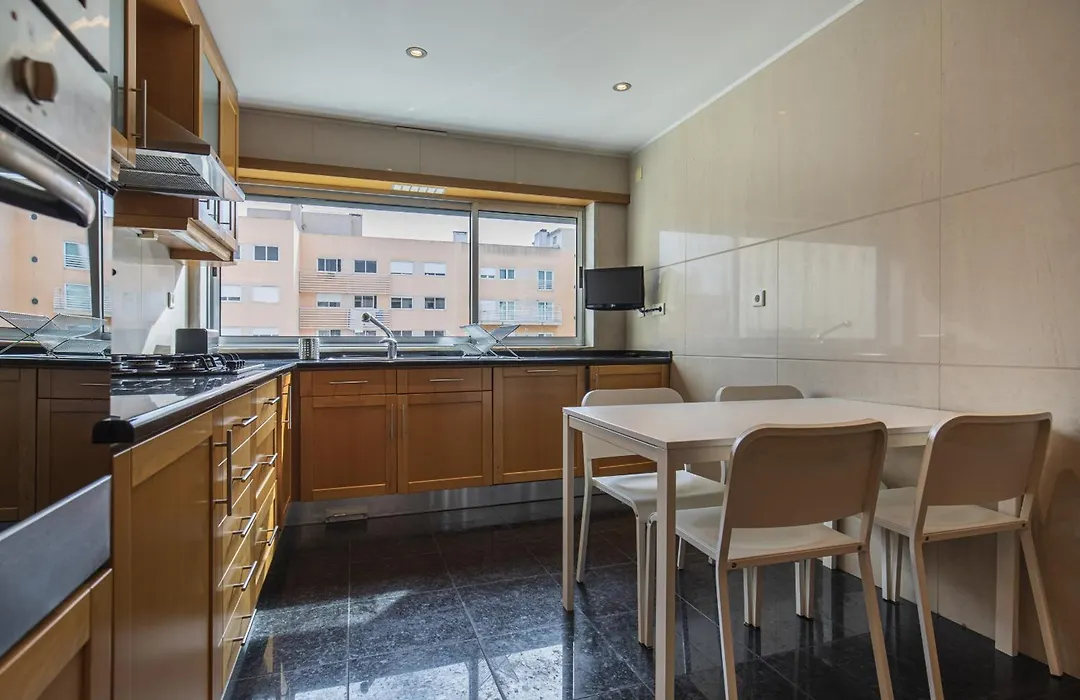 2 Bedroom Large Apartment By Innkeeper-1