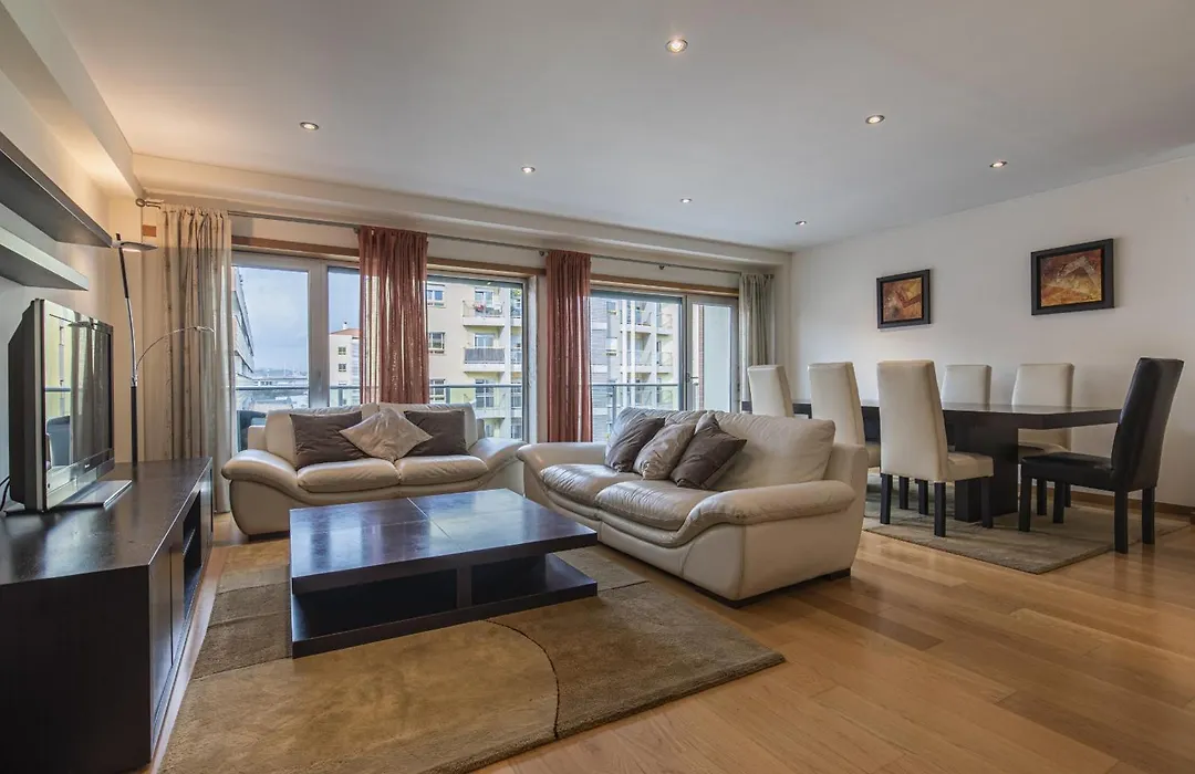 2 Bedroom Large Apartment By Innkeeper-1