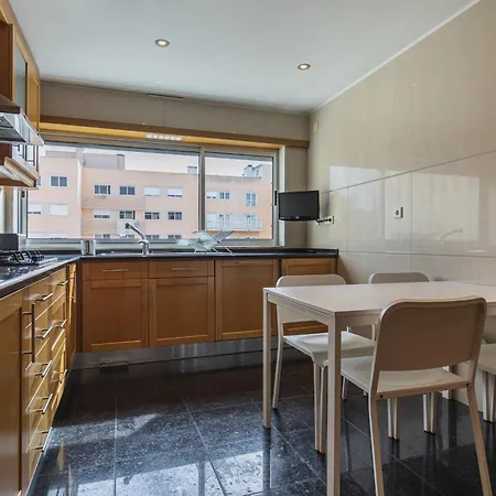 2 Bedroom Large Apartment By Innkeeper-3